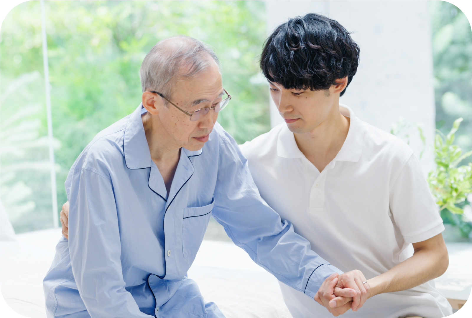 自宅で介助を受ける利用者
